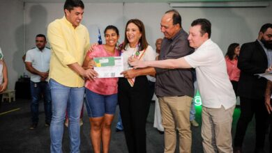 Gracinha Caiado inaugura reforma do Cotec de Jaraguá e entrega 411 cartões dos programas Bolsa Qualificação e Crédito Social 1