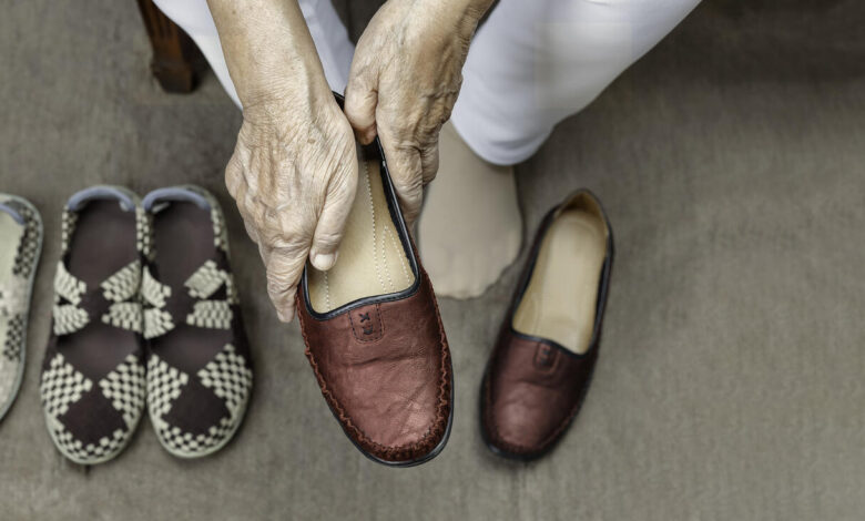 Hotelaria para Idosos Goiânia - Dicas para escolher o sapato ideal para a pessoa idosa