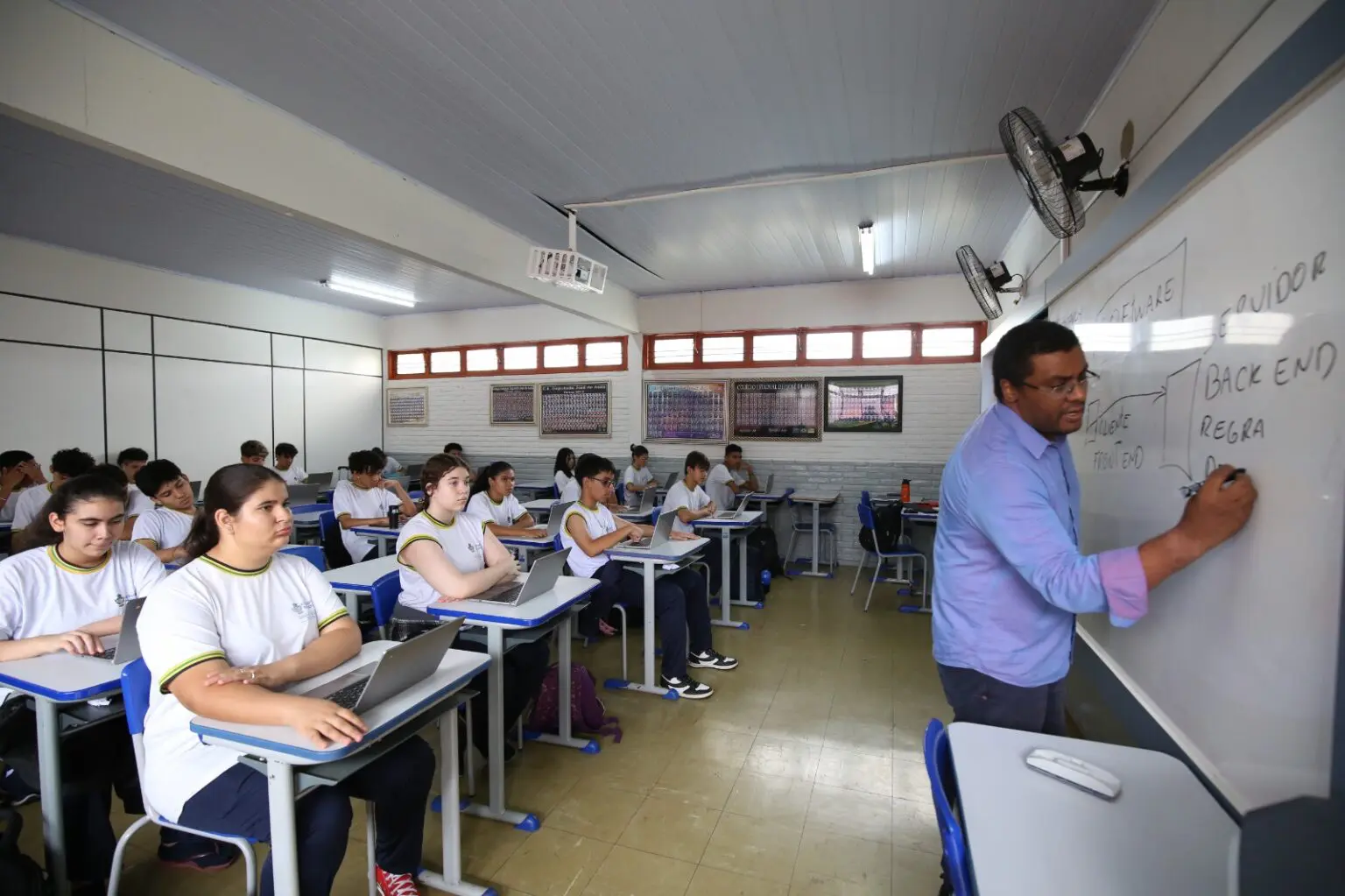 Governo de Goiás quita mais de R$ 147 milhões em diferenças salariais para servidores da Educação - Foto - Seduc