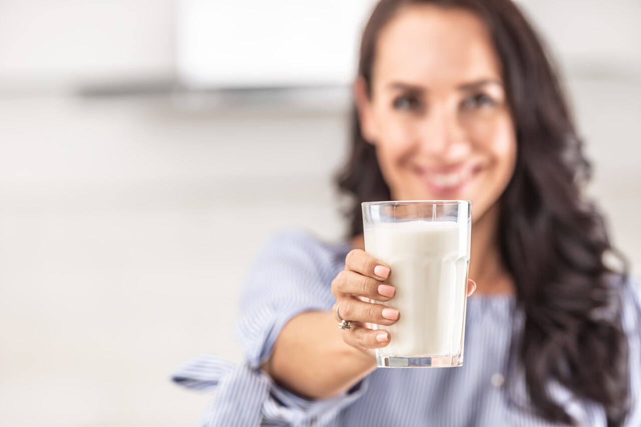 Quem tem pedra nos rins pode ingerir alimentos com cálcio?