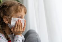Quais os sinais de pneumonia em crianças?