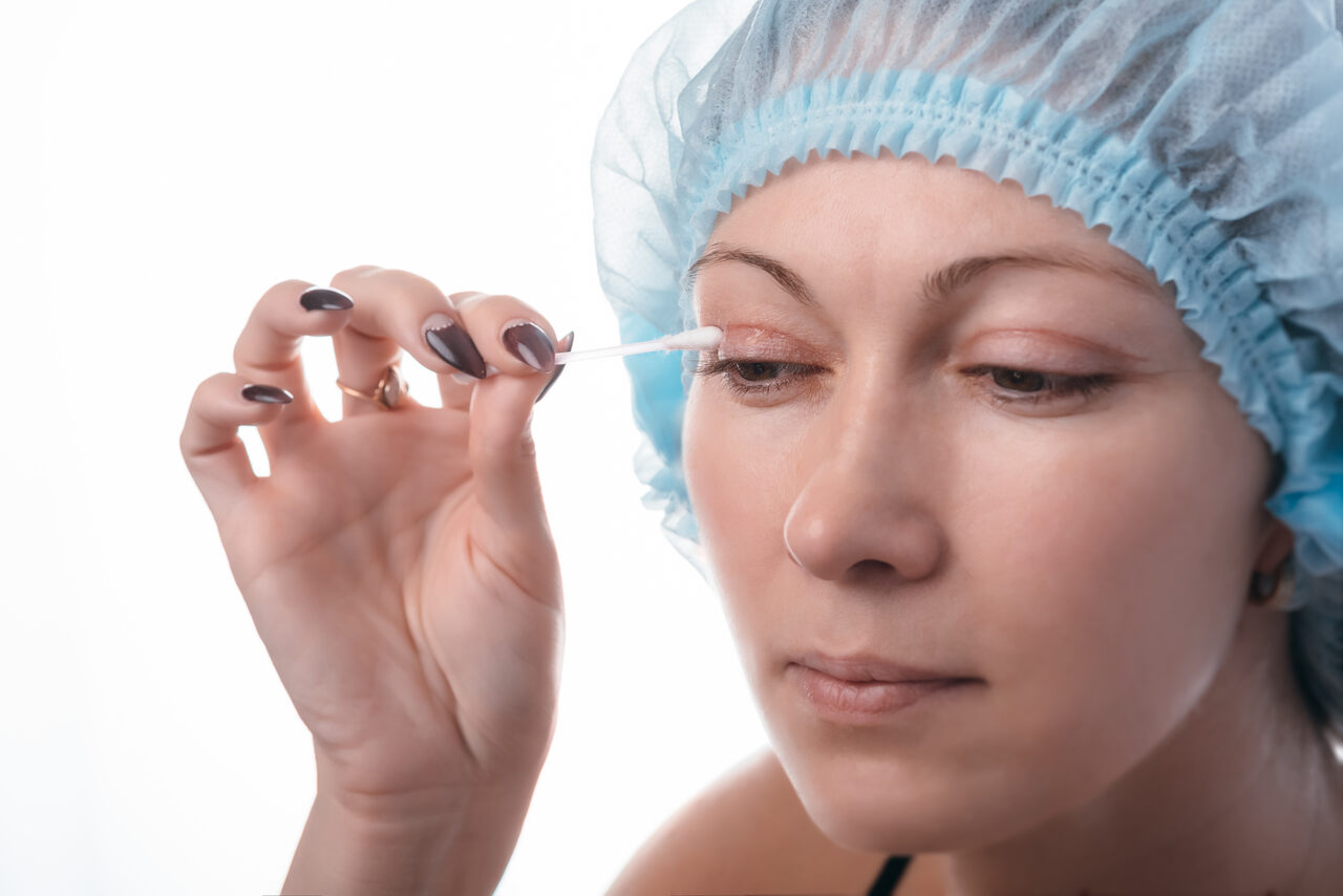 Quais são os resultados esperados de uma blefaroplastia e quanto tempo eles duram?
