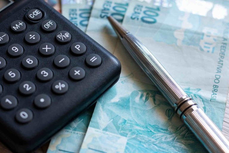 Nova linha de crédito do governo usa FGTS como garantia e pode aumentar endividamento do trabalhador CLT