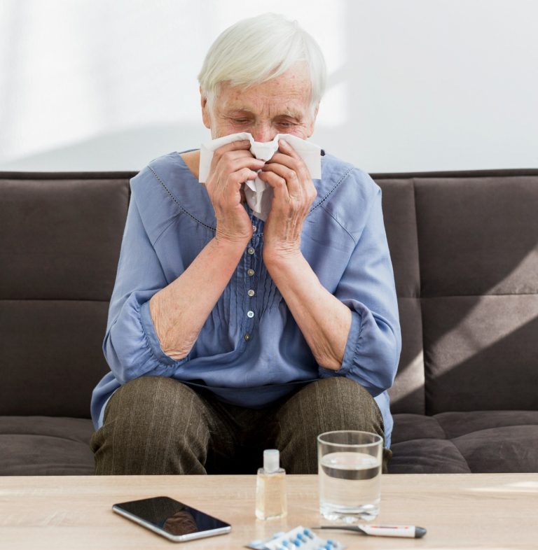 Gripe em idosos pode ser grave: conheça os riscos e a importância da vacina